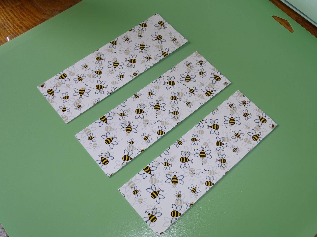 Bee bookmark